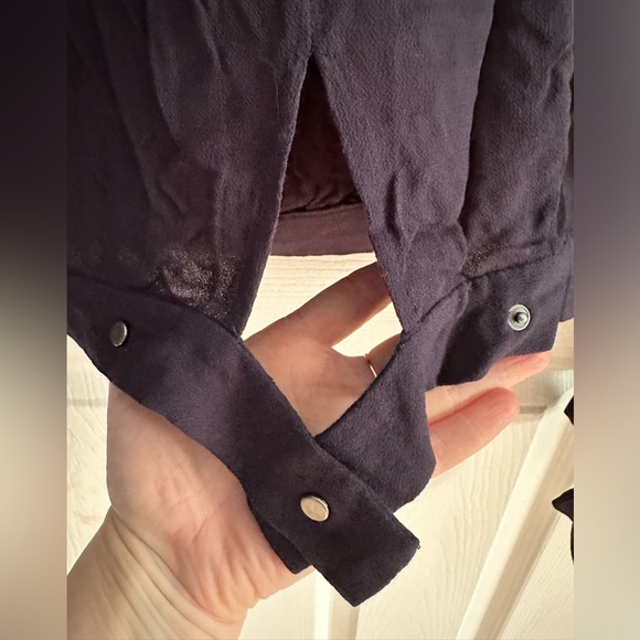 Beautiful navy shirt 👚 - Picture 4 of 6
